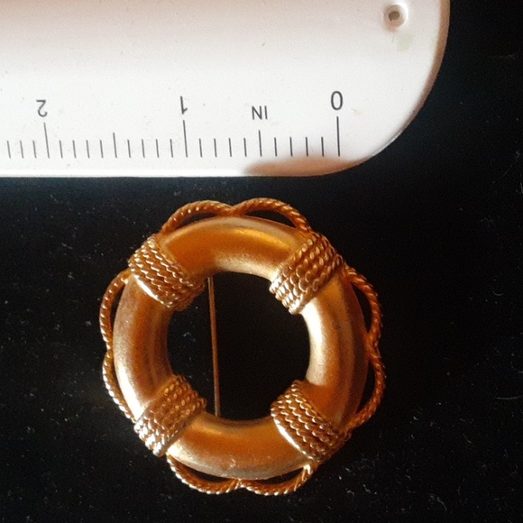 Gold-Tone Rope Design Brooch - Picture 2 of 4